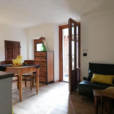 Casa vacanze Casa Di Campagna Il Melo Tra Vigne E Noccioli. *
