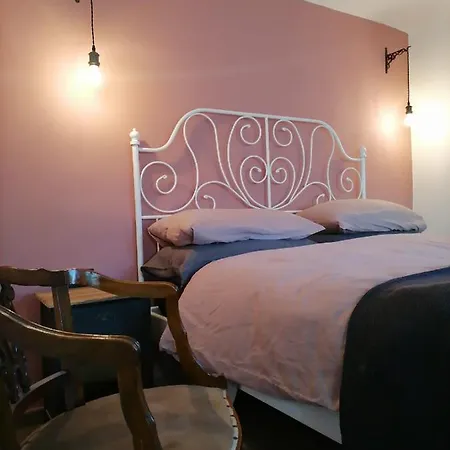 Casa Di Campagna Il Melo Tra Vigne E Noccioli. Casa vacanze *