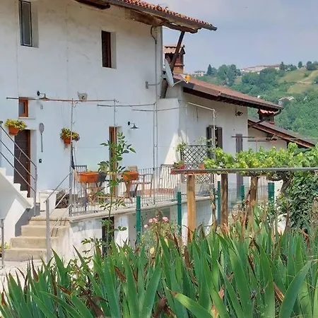 Casa Di Campagna Il Melo Tra Vigne E Noccioli. Holiday home *