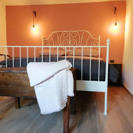 Casa Di Campagna Il Melo Tra Vigne E Noccioli. Cigliè